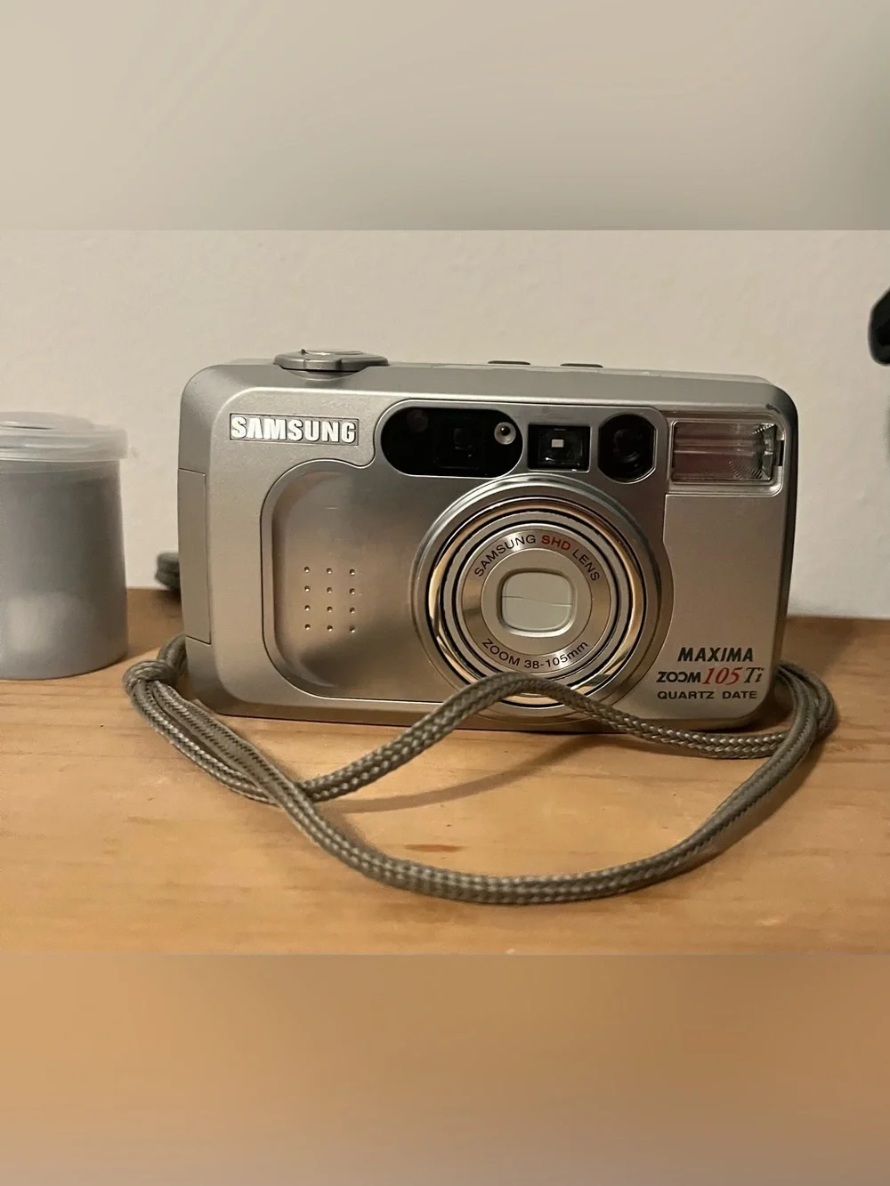 Samsung Maxima Zoom 105Ti Quartz Date 35mm Point & Shoot Film Camera